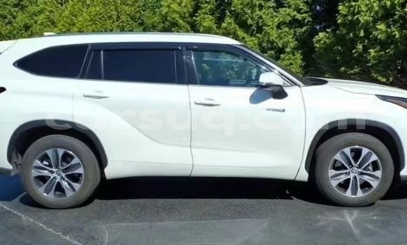 Acheter Occasion Voiture Toyota Highlander Blanc à N'Djamena, Chari-Baguirmi Acheter Occasion Voiture Toyota Highlander Blanc à N'Djamena, Chari-Baguirmi