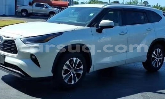 Acheter Occasion Voiture Toyota Highlander Blanc à N'Djamena, Chari-Baguirmi Acheter Occasion Voiture Toyota Highlander Blanc à N'Djamena, Chari-Baguirmi
