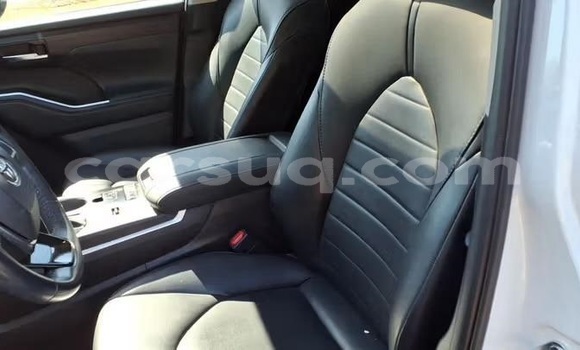 Acheter Occasion Voiture Toyota Highlander Blanc à N'Djamena, Chari-Baguirmi Acheter Occasion Voiture Toyota Highlander Blanc à N'Djamena, Chari-Baguirmi