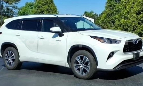 Acheter Occasion Voiture Toyota Highlander Blanc à N'Djamena, Chari-Baguirmi Acheter Occasion Voiture Toyota Highlander Blanc à N'Djamena, Chari-Baguirmi