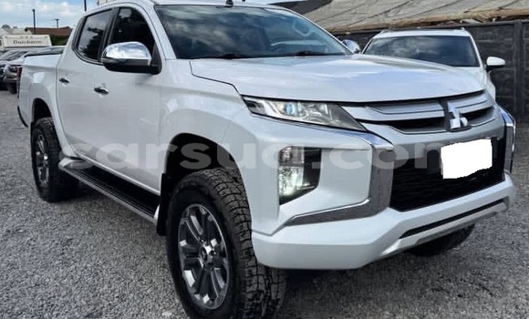Acheter Occasion Voiture Mitsubishi L200 Blanc à N'Djamena, Chari-Baguirmi
