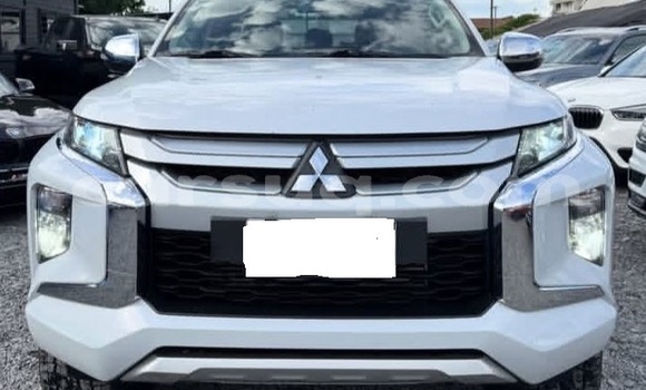 Buy Used Mitsubishi L200 White Car in N'Djamena in Chari-Baguirmi Buy Used Mitsubishi L200 White Car in N'Djamena in Chari-Baguirmi