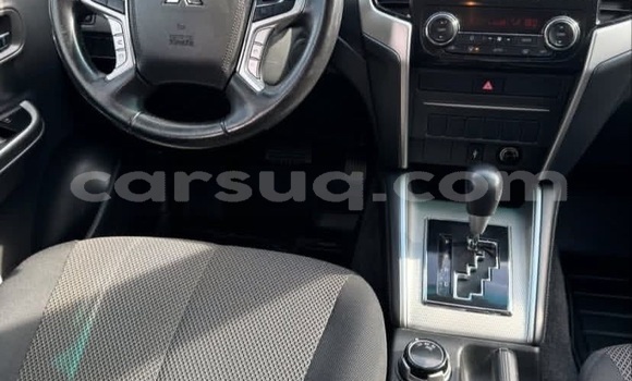 Buy Used Mitsubishi L200 White Car in N'Djamena in Chari-Baguirmi Buy Used Mitsubishi L200 White Car in N'Djamena in Chari-Baguirmi