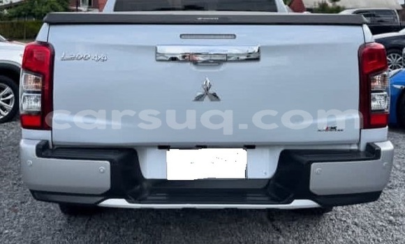 Buy Used Mitsubishi L200 White Car in N'Djamena in Chari-Baguirmi Buy Used Mitsubishi L200 White Car in N'Djamena in Chari-Baguirmi