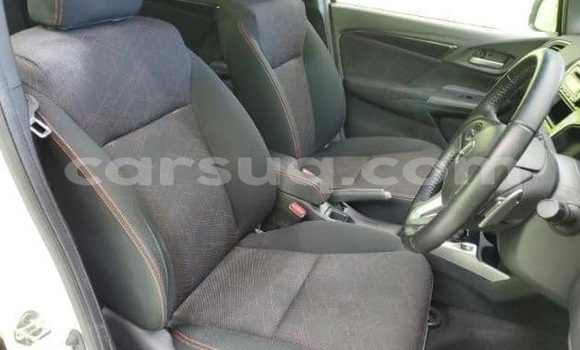 Acheter Occasion Voiture Honda FIT Blanc à N'Djamena, Chari-Baguirmi Acheter Occasion Voiture Honda FIT Blanc à N'Djamena, Chari-Baguirmi