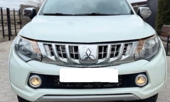 Acheter Occasion Voiture Mitsubishi L200 Blanc à N'Djamena, Chari-Baguirmi