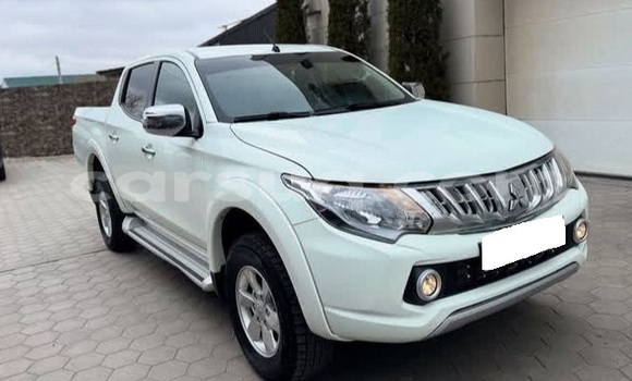 Buy Used Mitsubishi L200 White Car in N'Djamena in Chari-Baguirmi Buy Used Mitsubishi L200 White Car in N'Djamena in Chari-Baguirmi
