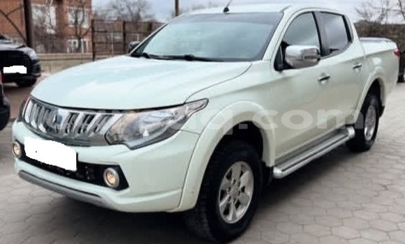 Buy Used Mitsubishi L200 White Car in N'Djamena in Chari-Baguirmi Buy Used Mitsubishi L200 White Car in N'Djamena in Chari-Baguirmi