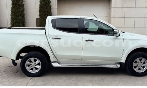 Buy Used Mitsubishi L200 White Car in N'Djamena in Chari-Baguirmi Buy Used Mitsubishi L200 White Car in N'Djamena in Chari-Baguirmi