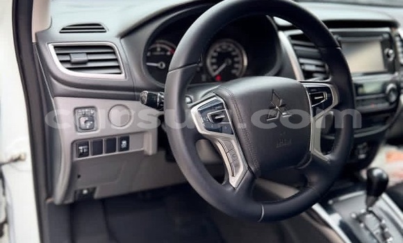 Buy Used Mitsubishi L200 White Car in N'Djamena in Chari-Baguirmi Buy Used Mitsubishi L200 White Car in N'Djamena in Chari-Baguirmi