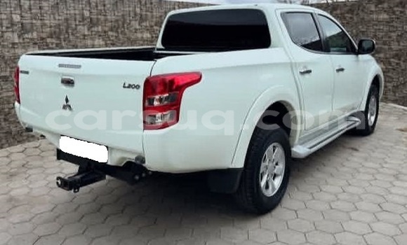 Buy Used Mitsubishi L200 White Car in N'Djamena in Chari-Baguirmi Buy Used Mitsubishi L200 White Car in N'Djamena in Chari-Baguirmi