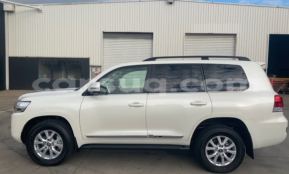 Acheter Occasion Voiture Toyota Land Cruiser Blanc à N'Djamena, Chari-Baguirmi Acheter Occasion Voiture Toyota Land Cruiser Blanc à N'Djamena, Chari-Baguirmi