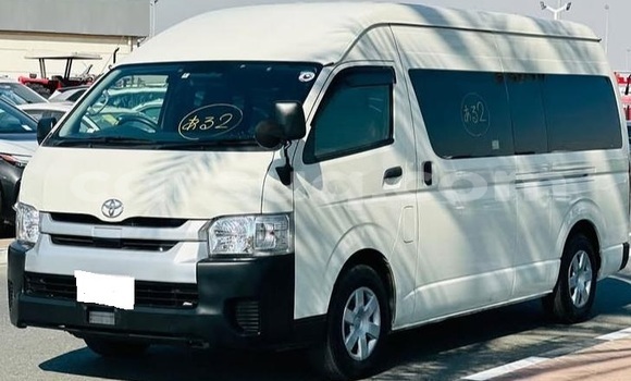Acheter Occasion Voiture Toyota Hiace Blanc à N'Djamena, Chari-Baguirmi