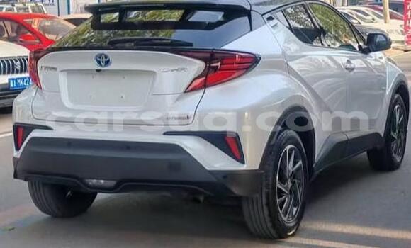 Acheter Occasion Voiture Toyota C-HR Blanc à N'Djamena, Chari-Baguirmi Acheter Occasion Voiture Toyota C-HR Blanc à N'Djamena, Chari-Baguirmi