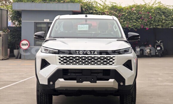 Acheter Neuf Voiture Toyota Hilux Blanc à N'Djamena, Chari-Baguirmi Acheter Neuf Voiture Toyota Hilux Blanc à N'Djamena, Chari-Baguirmi