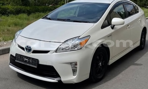 Buy Used Toyota Prius White Car in N'Djamena in Chari-Baguirmi Buy Used Toyota Prius White Car in N'Djamena in Chari-Baguirmi