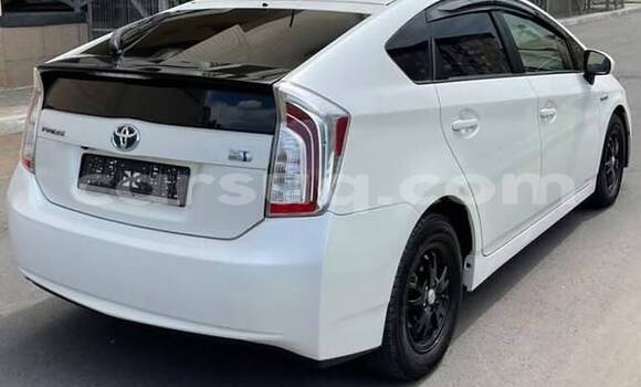 Buy Used Toyota Prius White Car in N'Djamena in Chari-Baguirmi Buy Used Toyota Prius White Car in N'Djamena in Chari-Baguirmi