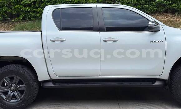 Buy Used Toyota Hilux White Car in N'Djamena in Chari-Baguirmi Buy Used Toyota Hilux White Car in N'Djamena in Chari-Baguirmi