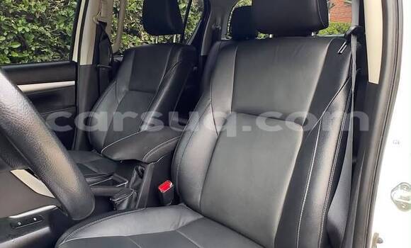 Buy Used Toyota Hilux White Car in N'Djamena in Chari-Baguirmi Buy Used Toyota Hilux White Car in N'Djamena in Chari-Baguirmi