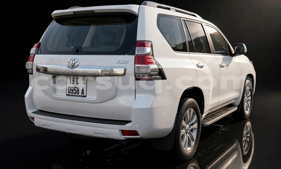 Acheter Occasion Voiture Toyota Prado Blanc à N'Djamena, Chari-Baguirmi