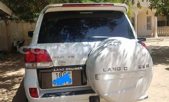 Acheter Occasion Voiture Toyota Land Cruiser Blanc à N'Djamena, Chari-Baguirmi Acheter Occasion Voiture Toyota Land Cruiser Blanc à N'Djamena, Chari-Baguirmi