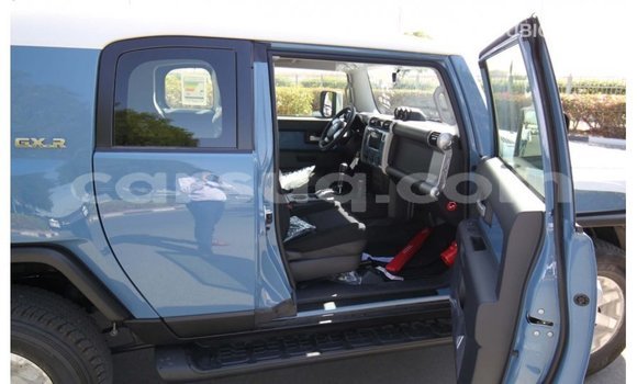 Acheter Import Voiture Toyota FJ Cruiser Bleu à Import - Dubai, Barh el Gazel Acheter Import Voiture Toyota FJ Cruiser Bleu à Import - Dubai, Barh el Gazel